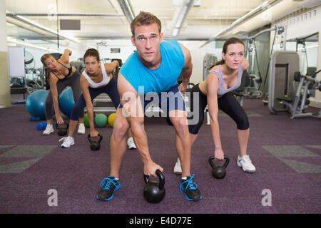 Instructeur kettlebell class leader musculaire Banque D'Images
