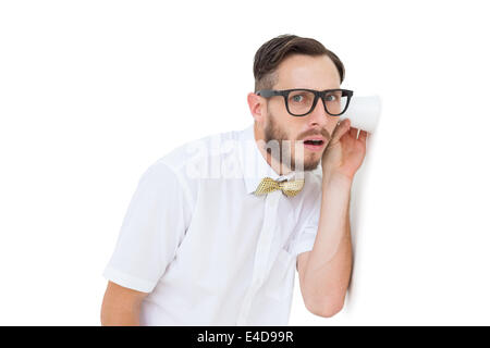 Homme d'écoute indiscrète avec cuvette de geek Banque D'Images