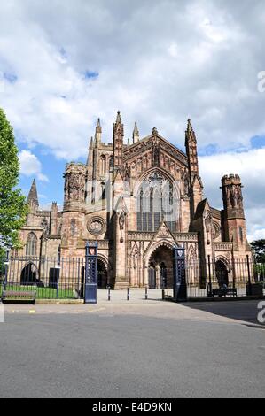 Vue de face de la cathédrale de Hereford, Herefordshire, Angleterre, Royaume-Uni, Europe de l'Ouest. Banque D'Images