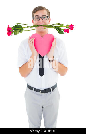 Hipster geek holding roses rouges et une carte coeur Banque D'Images