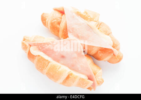 Croissants jambon fromage isolé sur fond blanc Banque D'Images