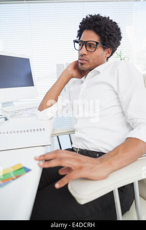 Hipster businessman working at his desk Banque D'Images