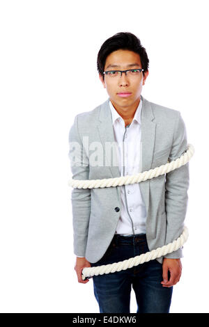 Young Asian man lié avec des cordes plus isolé sur fond blanc Banque D'Images
