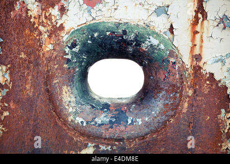 Dans le vieux hawse vide grungy rusted ship hull Banque D'Images