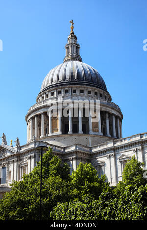 La Cathédrale St Paul à Londres, UK, construite après le Grand Incendie de Londres de 1666, est le chef d'oeuvre de Christopher Wren et l'un des th Banque D'Images