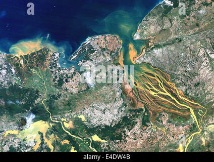 La rivière Betsiboka, Madagascar, True Color Image satellite. La rivière Betsiboka, la principale rivière de Madagascar, est inséré dans le Mozambiq Banque D'Images