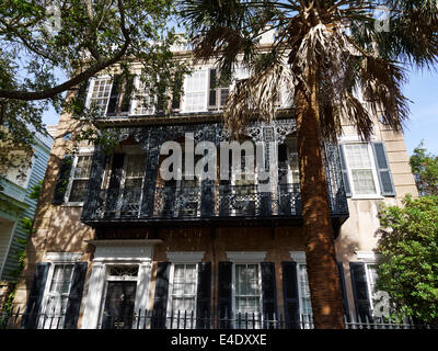 Historic Charleston House at 8, Rue de la réunion. La maison Tucker-Ladson a été construit vers 1783. Élaborer des balcons en fer forgé Banque D'Images