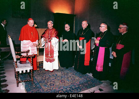 Le pape Paul VI, le cardinal Wyszynski et le Cardinal Wojtyla Banque D'Images