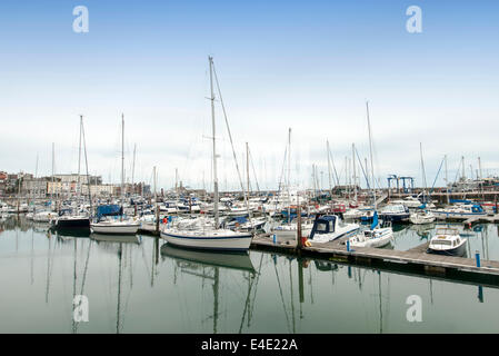 Yachts amarrés dans le port de Ramsgate Banque D'Images