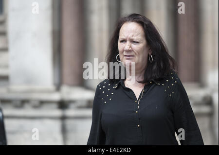 Londres, Royaume-Uni. 09 juillet 2014. La mère de Mark Duggan, dont la mort par balle par la police de Londres a déclenché des émeutes à l'échelle nationale en août 2011, est une enquête difficile verdict d'homicide légal à la Royal Courts of Justice. Sur la photo : Pamela Duggan ''" mère de Mark Duggan. © Lee Thomas/ZUMA/Alamy Fil Live News Banque D'Images