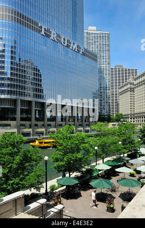 Restaurant Le Patio le long du Riverwalk Chicago Banque D'Images