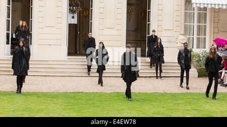 Paris, France. 09 juillet 2014. Rad Hourani - défilés Haute Couture Fashion Show, Paris, France, le mercredi 9 juillet 2014 Crédit : Cecilia Colussi/Alamy Live News Banque D'Images