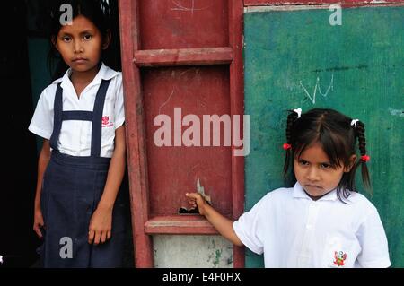 École à Industria - PANGUANA . Département de Loreto .PÉROU Banque D'Images