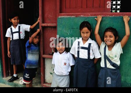 École à Industria - PANGUANA . Département de Loreto .PÉROU Banque D'Images