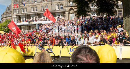 Ligne d'arrivée approche, Tour de France 2014, Étape 1 Leeds à Harrogate Banque D'Images