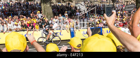 Ligne d'arrivée approche, Tour de France 2014, Étape 1 Leeds à Harrogate Banque D'Images