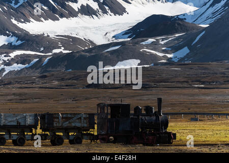 La ville de Ny Ålesund dans l'extrême nord du Svalbard, Spitzberg, Norvège Banque D'Images