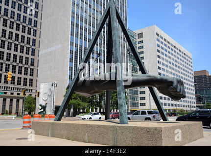 DETROIT, MI - Juillet 6 : 'La Première', un monument de Joe Louis à Detroit, MI, montré ici le 6 juillet 2014, est l'oeuvre du sculpteur Ro Banque D'Images