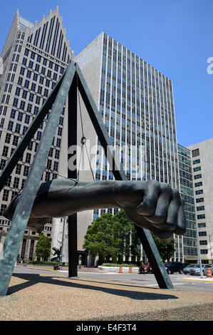 DETROIT, MI - Juillet 6 : 'La Première', un monument de Joe Louis à Detroit, MI, montré ici le 6 juillet 2014, est l'oeuvre du sculpteur Ro Banque D'Images