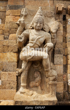 Statue en pierre de guardian dieu hindou dans Gangai Konda Cholapuram Temple, Tamil Nadu, Inde Banque D'Images