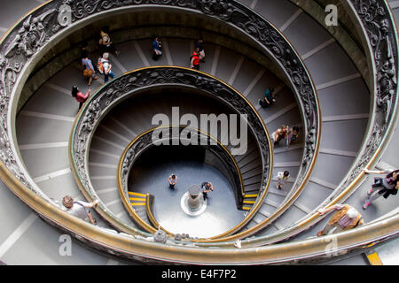 L'escalier en spirale dans le musée du Vatican Banque D'Images