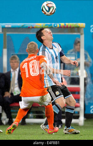 Sao Paulo, Brésil. 09 juillet 2014. Wesley Sneijder (NED), Lionel Messi (ARG) Football/soccer Coupe du Monde FIFA 2014 : demi-finale entre les Pays-Bas 0(2-4)0 l'Argentine à l'Arène de Sao Paulo Stadium à Sao Paulo, Brésil . Credit : Maurizio Borsari/AFLO/Alamy Live News Banque D'Images