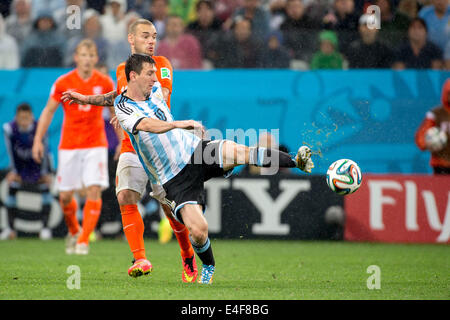 Sao Paulo, Brésil. 09 juillet 2014. Lionel Messi (ARG), Wesley Sneijder (NED) Football/soccer Coupe du Monde FIFA 2014 : demi-finale entre les Pays-Bas 0(2-4)0 l'Argentine à l'Arène de Sao Paulo Stadium à Sao Paulo, Brésil . Credit : Maurizio Borsari/AFLO/Alamy Live News Banque D'Images