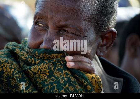 Portrait d'une dame africaine lors d'une réunion de femmes en Tanzanie Afrique Banque D'Images