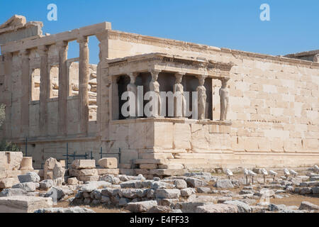 Porche de cariatides dans l'Acropole, Athènes, Grèce. Banque D'Images