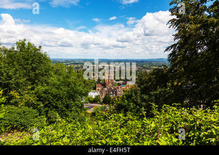 L'église du prieuré de Sainte Marie et saint Michel. Prieuré de Great Malvern, maintenant l'église paroissiale de la ville thermale de Great Malvern, en Angleterre Banque D'Images