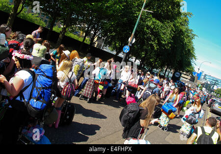 Glasgow, Ecosse, Royaume-Uni. 10 juillet, 2014. T dans le parc d'attente pour les festivaliers des bus spéciaux à Glasgow Buchanan Bus Station. Banque D'Images