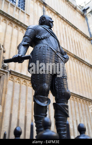 UK, Oxford, statue de Wiliam Herbert à la Bodleian Library. Banque D'Images