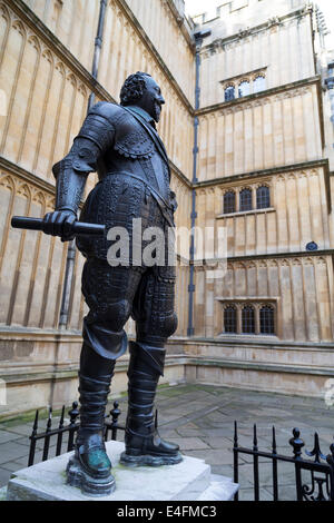 UK, Oxford, statue de Wiliam Herbert à la Bodleian Library. Banque D'Images