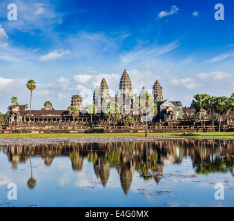 Cambodge Angkor Wat historique avec la réflexion dans l'eau Banque D'Images