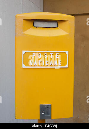 Postbox dans la Cité du Vatican Banque D'Images