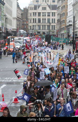 Londres, Royaume-Uni. 10 juillet, 2014. Les travailleurs du secteur public représentant divers syndicats étape une grève nationale sur les suppressions d'emplois , payer freezer et la baisse du niveau de vie Crédit : amer ghazzal/Alamy Live News Banque D'Images