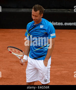 Stuttgart, Allemagne. 10 juillet, 2014. Le joueur de tennis allemand de commentaires réagit au cours du match du premier tour contre Rosol à partir de la République tchèque à la coupe du tournoi ATP de Mercedes à Stuttgart, Allemagne, 10 juillet 2014. Photo : DANIEL MAURER/dpa/Alamy Live News Banque D'Images