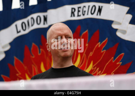 Matt Rack, Secrétaire général de l'Union européenne de lutte contre l'incendie, s'exprimant lors d'une manifestation à Londres le 10 juillet, 2014. Banque D'Images