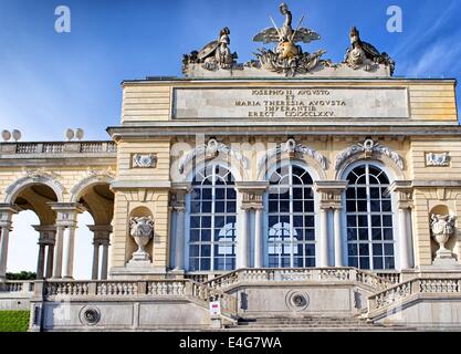 Vienne, Autriche - 3 mai : Gloriette pavilion le 3 mai 2014 à Vienne. Le pavillon a été utilisé comme une salle à manger et salle des fêtes et comme Banque D'Images