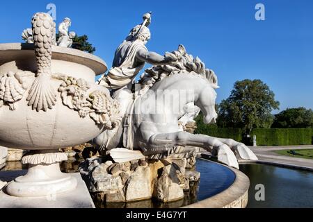 Vienne, Autriche - 3 mai : Détail de Fontaine de Neptune à Schönbrunn, le 3 mai 2014 à Vienne. Les Excavations pour être piscine Banque D'Images