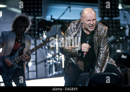 Milan, Italie. 09 juillet, 2014. La star de rock italien Vasco Rossi effectue live au stade San Siro lors de la 'live' Kom 2014 Credit : Rodolfo Sassano/Alamy Live News Banque D'Images