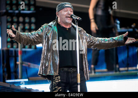 Milan, Italie. 09 juillet, 2014. La star de rock italien Vasco Rossi effectue live au stade San Siro lors de la 'live' Kom 2014 Credit : Rodolfo Sassano/Alamy Live News Banque D'Images