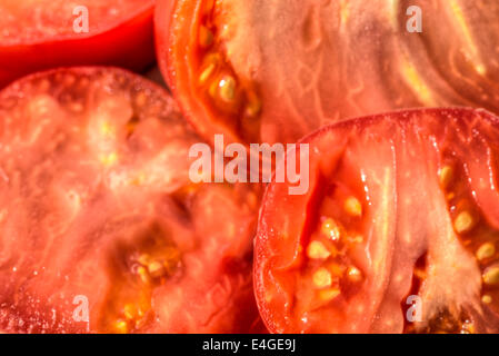 La tomate est le fruit rouge, souvent comestibles/berry du Solanum lycopersicum morelle heirloom tomato Banque D'Images