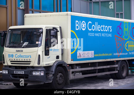 Un camion de collecte des déchets alimentaires à Londres, Royaume-Uni, qui prendra les déchets à l'usine de créer un biodigesteur biogaz. Banque D'Images