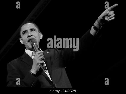 Le sénateur Barack Obama s'exprime à l'assemblée publique à Randor Middle School à Wayne, PA, le 14 juin 2008. Banque D'Images