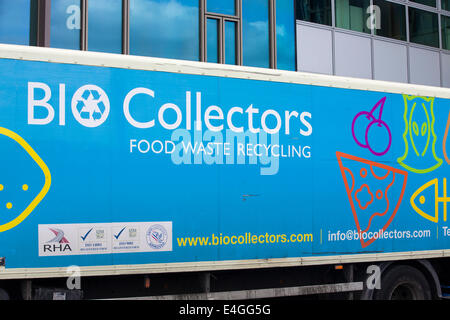 Un camion de collecte des déchets alimentaires à Londres, Royaume-Uni, qui prendra les déchets à l'usine de créer un biodigesteur biogaz. Banque D'Images