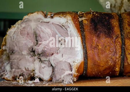 Stand alimentaire avec la spécialité de porc Porchetta, marché hebdomadaire, Sienne, Toscane, Italie, Europe Banque D'Images