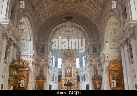 Intérieur de l'église Saint-Michel de Munich, Allemagne Banque D'Images