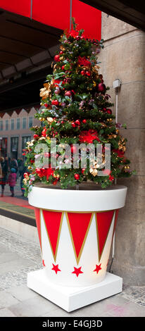 L'arbre de Noël du centre commercial à Munich Banque D'Images