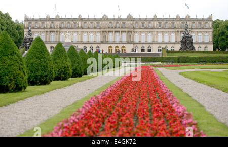 Herrenchiemsee, Allemagne. 10 juillet, 2014. Palais d'Herrenchiemsee où l'exposition 'Koenigsklasse II' (lit. La classe du roi) à la Pinakothek der Moderne musée d'art est installé à Herrenchiemsee Palace à Herrenchiemsee, Allemagne, 10 juillet 2014. L'exposition s'ouvre le 12 juillet et se poursuivra jusqu'au 28 septembre 2014. Photo : SVEN HOPPE/dpa/Alamy Live News Banque D'Images